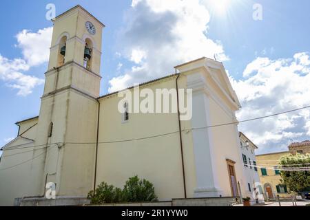 Die Kirche San Michele Arcangelo in Orciano Pisano, Italien Stockfoto