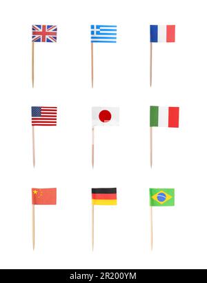Zahnstocher mit Flaggen verschiedener Länder auf weißem Hintergrund Stockfoto