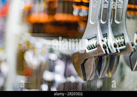 Werkzeuge zum Verkauf in einem Baumarkt Stockfoto