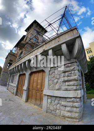 Palermo, Sizilien 12.26.2018: Haupteingang und Treppe des Villino Florio, eine private Residenz, entworfen in einem vielseitigen Art Noveau (Liberty) St. Stockfoto