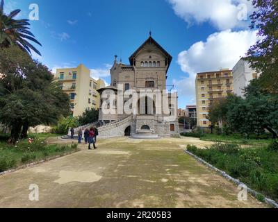 Palermo, Sizilien 12.26.2018: Haupteingang und Treppe des Villino Florio, eine private Residenz, entworfen in einem vielseitigen Art Noveau (Liberty) St. Stockfoto