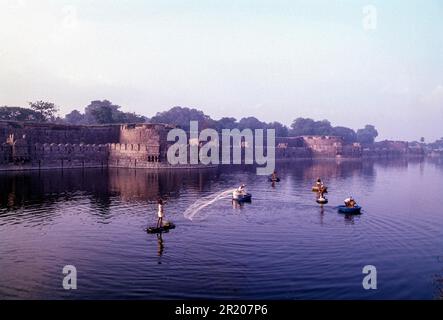 Angeln im Vellore Fort Moat in Vellore, Tamil Nadu, Südindien, Indien, Asien Stockfoto