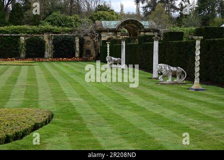 Teil des italienischen Gartens im Hever Castle, Kent, der Heimat von Anne Boleyn aus der Kindheit. Stockfoto