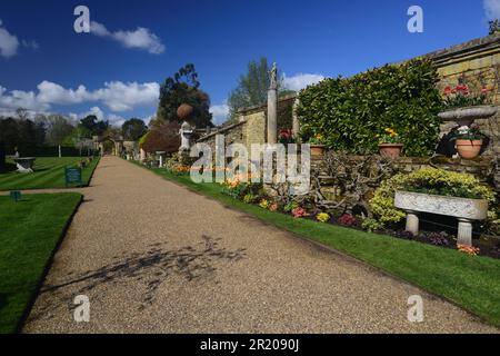 Teil des italienischen Gartens im Hever Castle, Kent, der Heimat von Anne Boleyn aus der Kindheit. Stockfoto