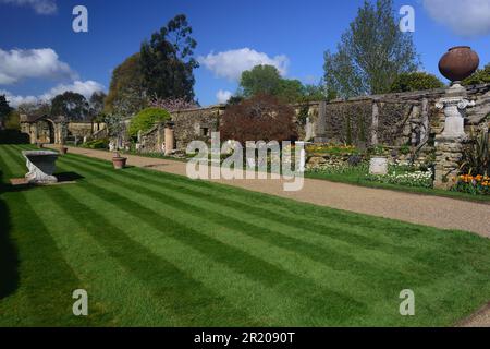 Teil des italienischen Gartens im Hever Castle, Kent, der Heimat von Anne Boleyn aus der Kindheit. Stockfoto