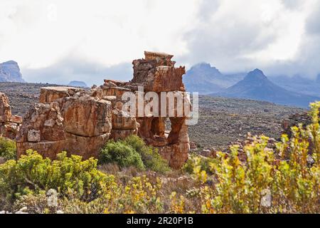 Landschaft mit interessanten Felsformationen am Truitjieskraal in der Gegend von Cederberg Wilderniss, Westkap, Südafrika Stockfoto