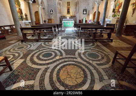 Cosmati Floor, San Benedetto in Piscinula, Trastevere, Rom, Italien Stockfoto