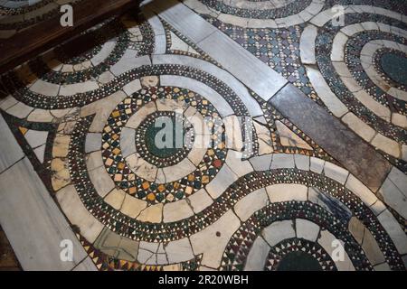 Cosmati Floor, San Benedetto in Piscinula, Trastevere, Rom, Italien Stockfoto