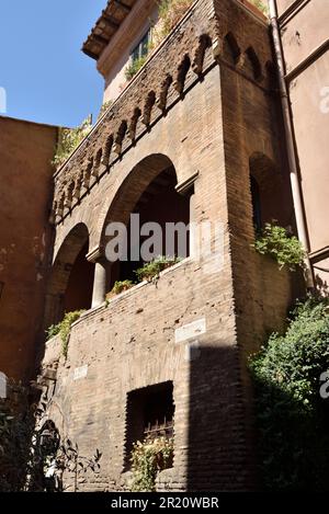 Mittelalterliches Gebäude an der Stelle der ältesten Synagoge in Rom, Vicolo dell'Atleta, Trastevere, Rom, Italien Stockfoto