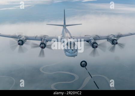 Tupolev TU-95 (Russisch: Туполев Ту-95; NATO-Berichtsname: 'Bär') ist eine große, viermotorige Turboprop-betriebene strategische Bomber- und Raketenplattform. Stockfoto