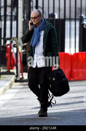 Foto von Dominic Cummings, Chief Special Adviser von Premierminister Boris Johnson, vor der Nr. 10 Downing Street, London, während die Besorgnis über den COVID-19-Ausbruch des Coronavirus zunimmt. Stockfoto