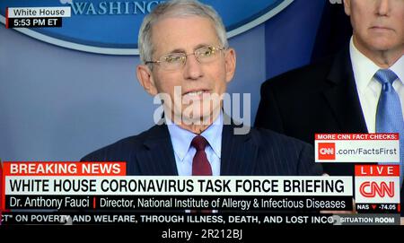 Ein Screenshot von CNN zeigt Dr. Anthony Fauci, der während eines Briefing im Weißen Haus über die Vertiefung der COVID-19-Pandemie sprach [Dienstag, 31. 03. 2020]. Stockfoto