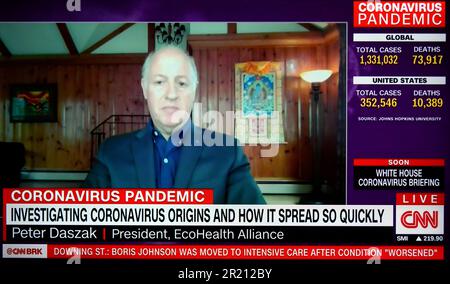 Ein Screenshot von CNN über die Ausbreitung des COVID-19-Coronavirus inmitten der Pandemie. Abgebildet ist Peter Daszak, Präsident der EcoHealth Alliance - eine US-amerikanische Organisation, die Forschung und Outreach-Programme zu globaler Gesundheit, Erhaltung und internationaler Entwicklung durchführt Stockfoto