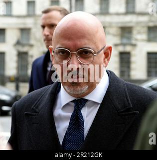 Foto von Nadhim Zahawi, parlamentarischer Staatssekretär im Ministerium für Wirtschaft, Energie und Industriestrategie, verlässt das Kabinettsbüro in Whitehall, London, nach einer Dringlichkeitssitzung VON COBRA, während die Besorgnis über den COVID-19-Ausbruch des Coronavirus zunimmt. Stockfoto