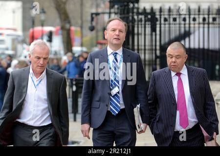 Foto von Sir Simon Stevens, Chief Executive Officer des NHS, trifft vor dem Kabinettsbüro in Whitehall, London vor einem Notfall-Treffen VON COBRA ein, da die Besorgnis über den COVID-19-Ausbruch des Coronavirus wächst. Stockfoto