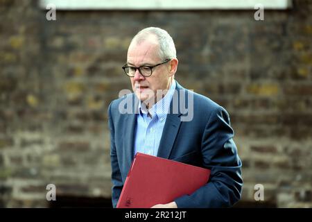 Foto von Sir Patrick Vallance, wissenschaftlicher Berater der Regierung und Leiter der Regierung Wissenschaft und Technik, vor dem Kabinettsbüro in Whitehall, London, nach einer Dringlichkeitssitzung VON COBRA, während die Besorgnis über den COVID-19-Ausbruch des Coronavirus zunimmt. Stockfoto