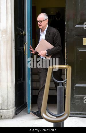 Foto von Sir Patrick Vallance, wissenschaftlicher Berater der Regierung und Leiter der Regierung Wissenschaft und Technik, vor dem Kabinettsbüro in Whitehall, London, nach einer Dringlichkeitssitzung VON COBRA, während die Besorgnis über den COVID-19-Ausbruch des Coronavirus zunimmt. Stockfoto