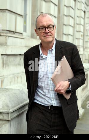 Foto von Sir Patrick Vallance, wissenschaftlicher Berater der Regierung und Leiter der Regierung Wissenschaft und Technik, vor dem Kabinettsbüro in Whitehall, London, nach einer Dringlichkeitssitzung VON COBRA, während die Besorgnis über den COVID-19-Ausbruch des Coronavirus zunimmt. Stockfoto