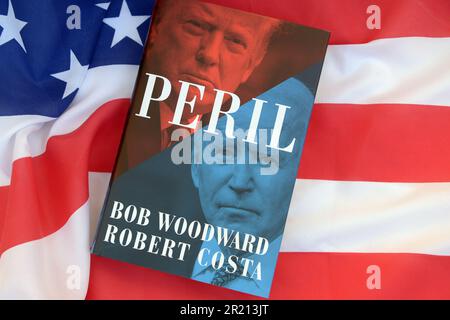 Danil, ein Buch des amerikanischen Journalisten Bob Woodward und Robert Costa über das Ende der Präsidentschaft von Donald Trump sowie über den Präsidentschaftswechsel und die frühe Präsidentschaft von Joe Biden. Es wurde am 21. September 2021 von Simon & Schuster veröffentlicht. Die Veröffentlichung von „Gefahr“ erfolgte am 21. September 2021. Stockfoto