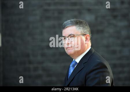 Robert Buckland, Justizminister, kommt in der Downing Street zu einer Kabinettssitzung an, während das parlament nach der Sommerpause zurückkehrt. 07-09-2021. Sir Robert James Buckland, KBE, QC, MP (geb. am 22. September 1968) ist ein Politiker und Anwalt der walisischen Konservativen Partei, der seit 2010 Mitglied des Parlaments (MP) von South Swindon ist. Buckland wurde im Juli 2019 von Boris Johnson zum Staatssekretär für Justiz und Lordkanzler ernannt und diente bis zur Kabinettsumbildung im September 2021. Stockfoto