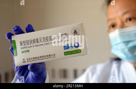 BBIBP-CorV, einer von zwei inaktivierten Virus-COVID-19-Impfstoffen, die von der China National Pharmaceutical Group Corporation (CNPGC) entwickelt wurden und gemeinhin als Sinopharm, ein staatseigenes chinesisches Unternehmen, bezeichnet werden. Mai 2021. Stockfoto