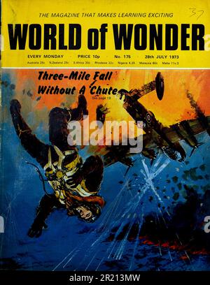 Eine Ausgabe des Magazins World of Wonder, veröffentlicht in den 1970er Berichten über die Geschichte von Nicholas Stephen Alkemade (10. Dezember 1922 - 22. Juni 1987), der im Zweiten Weltkrieg ein englischer Heckschütze in der Royal Air Force war Er überlebte einen freien Fall von 5.490 m (18.000 Fuß) ohne Fallschirm. World of Wonder war ein britisches Lehrmagazin für Kinder, das von IPC Fleetway Publications (früher Amalgamated Press) von 1970 bis 1975 veröffentlicht wurde. Stockfoto