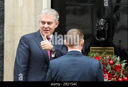 Brandon Lewis, Staatssekretär für Nordirland, trifft inmitten der COVID-19-Coronavirus-Pandemie in der Downing Street zu einer Kabinettssitzung ein. Stockfoto