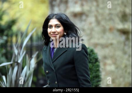 Suella Braverman, Generalstaatsanwältin, kommt in der Downing Street zu einer Kabinettssitzung inmitten der COVID-19-Coronavirus-Pandemie an. Stockfoto