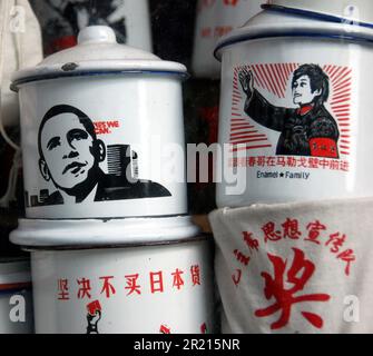 Souvenirbecher mit dem Bild von US-Präsident Obama nach seinem Staatsbesuch in China im Jahr 2009 Stockfoto