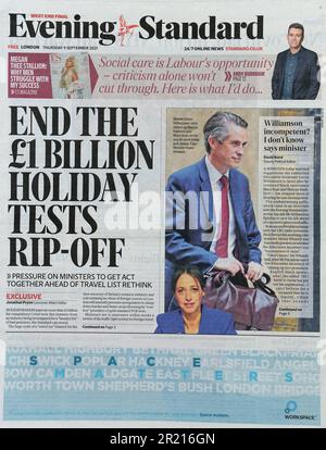 Auf der Titelseite der britischen Zeitung Evening Standard wird über den Skandal der Covid-Tests für Reisen während der COVID-19-Pandemie berichtet Stockfoto