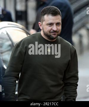 Der ukrainische Präsident Volodymyr Zelenskyy trifft bei seinem ersten Besuch im Vereinigten Königreich seit Beginn des Krieges in der Ukraine in der Downing Street Nr. 10 in London ein. Februar 8. 2023 Stockfoto