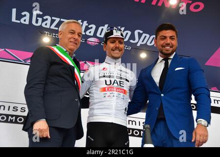 Viareggio, Italien. 16. Mai 2023. Viareggio, Viareggio, Italien, 16. Mai 2023, Almeida - Maglia Bianca während der 10. Etappe - Scandiano - Viareggio - Giro d'Italia Credit: Live Media Publishing Group/Alamy Live News Stockfoto