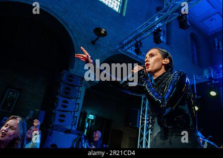 Breda, Niederlande. 15. Mai 2023. Kateryna Pavlenko, Singer der ukrainischen Band „GO A“, tritt während des Konzerns auf, das die Band den ukrainischen Studenten an der Universität Breda am 15. Mai 2023 kostenlos gab. (Foto: Romy Arroyo Fernandez/NurPhoto) Kredit: NurPhoto SRL/Alamy Live News Stockfoto