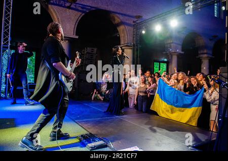 Breda, Niederlande. 15. Mai 2023. Die ukrainische Band „GO A“ tritt während des Konzerns auf, das die Band den ukrainischen Studenten an der Universität Breda am 15. Mai 2023 kostenlos gab. (Foto: Romy Arroyo Fernandez/NurPhoto) Kredit: NurPhoto SRL/Alamy Live News Stockfoto