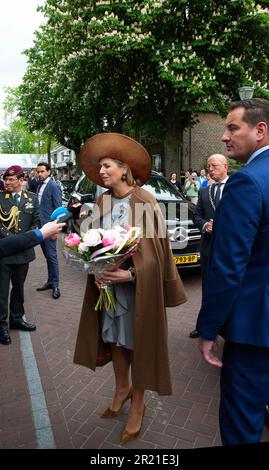 Nuenen, Niederlande. 16. Mai 2023. Königin Maxima der Niederlande verlässt das Van Gogh Village Museum in Nuenen am 16. Mai 2023 nach Eröffnung des renovierten Museums. Van Gogh lebte zwischen Dezember 1883 und November 1885 in Nuenen und malte dort etwa ein Viertel seines Oeuvre. Kredit: Albert Nieboer/Netherlands OUT/Point de Vue OUT/dpa/Alamy Live News Stockfoto