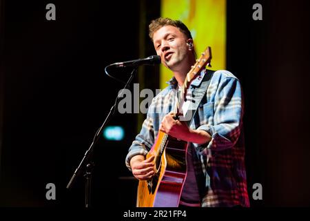 Berlin, Deutschland. 16. Mai 2023. Joris, Singer-Songwriter, tritt bei der Verleihung des deutschen Kita-Preises auf. Kredit: Christoph Soeder/dpa/Alamy Live News Stockfoto