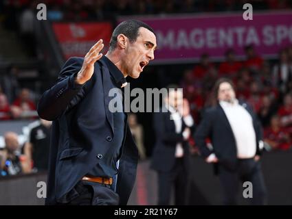 München, Deutschland. 16. Mai 2023. Basketball: Bundesliga, FC Bayern München - BG Göttingen, Meisterschaftsrunde, Viertelfinale, Spieltag 1, Audi Dome. Coach Roel Moors von BG Göttingen, Gesten an der Seitenlinie. Kredit: Angelika Warmuth/dpa/Alamy Live News Stockfoto