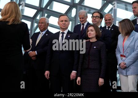 (Zweite links nach rechts) Portugals Premierminister Antonio Costa, Polens Präsident Andrej Duda, Norwegens Premierminister Jonas Gahr Store und die moldauische Präsidentin Maia Sandu während eines Gruppenfotos, während der Eröffnung des Gipfels des Europarates in Reykjavik, Island. Foto: Dienstag, 16. Mai 2023. Stockfoto