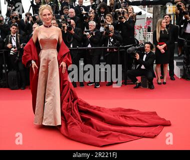 Cannes, Frankreich. 16. Mai 2023. Die amerikanische Schauspielerin Uma Thurman besucht am Dienstag, den 16. Mai 2023, die Eröffnungsgala und die Premiere von Jeanne du Barry beim Filmfestival 76. in Cannes im Palais des Festivals in Cannes, Frankreich. Foto: Rune Hellestad/ Kredit: UPI/Alamy Live News Stockfoto