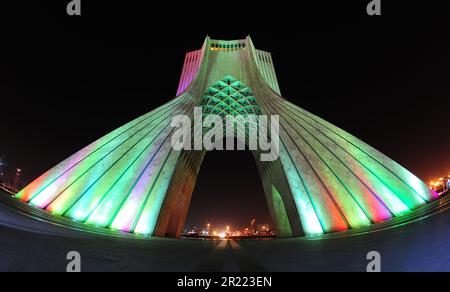 Der Azadi Tower ist eine Touristenattraktion in Teheran, der Hauptstadt des Iran, und ist das Symbol der Stadt. Stockfoto