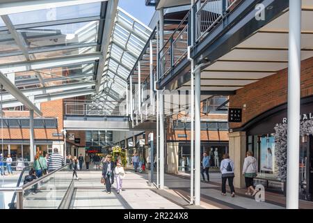 Central Square, Gunwharf Quays Outlet Village, Gunwharf, Portsmouth, Hampshire, England, Vereinigtes Königreich Stockfoto