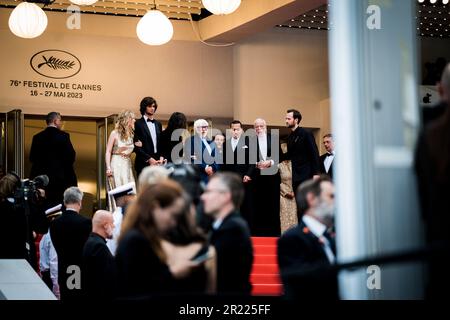 Cannes, Frankreich, 16. Mai 2023, Melvil Poupaud, Pascal Greggory, Benjamin Lavernhe, Pierre Richard, Johnny Depp, Director Maiwenn, Diego Le fur und Pau Stockfoto