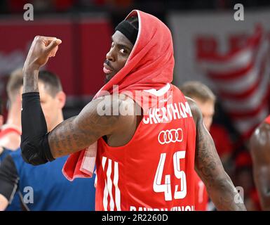 München, Deutschland. 16. Mai 2023. Basketball: Bundesliga, FC Bayern München - BG Göttingen, Meisterschaftsrunde, Viertelfinale, Spieltag 1, Audi Dome. Bayerns Zylan Cheatham jubelt, nachdem er das Spiel gewonnen hat. Kredit: Angelika Warmuth/dpa/Alamy Live News Stockfoto