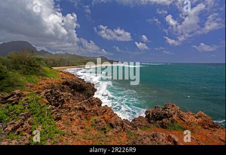 Wunderschöne Landschaft entlang der Pazifikküste auf Kauai, Hawaii, USA. Stockfoto