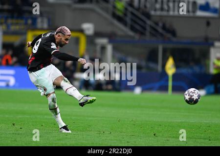 Mailand, Italien, 16. Mai 2023, Theo Hernández vom AC Mailand während des Halbfinalspiels der UEFA Champions League auf der zweiten Etappe zwischen dem Inter FC Internazionale und dem AC Mailand am 16. Mai 2023 im Stadion Giuseppe Meazza   San Siro Siro in Mailand, Italien. Foto: Tiziano Ballabio Stockfoto