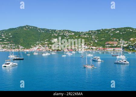 Boote im Hafen von Charlotte Amalie (von Havensight) in St. Thomas US-Jungferninseln Stockfoto