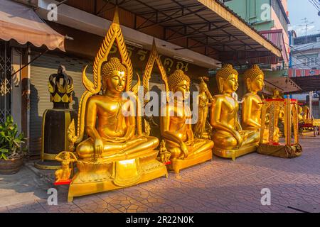 BANGKOK, THAILAND - 15. DEZEMBER 2019: Buddha-Statuen zum Verkauf in Bangkok, Thailand Stockfoto