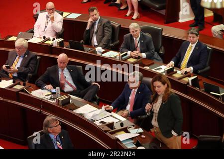 Raleigh, North Carolina, USA. 16. Mai 2023. NC-Senatorin VICKIE SAWYER spricht, bevor neue Abtreibungsbeschränkungen in North Carolina beschlossen wurden, als die republikanische Supermehrheit der Generalversammlung von North Carolina dafür stimmte, die demokratische Regierung außer Kraft zu setzen. Roy Coopers Veto gegen Senatsgesetz 20. Das Staatsrecht verbietet derzeit fast alle Abtreibungen nach 20 Wochen Schwangerschaft. Ab Juli 1 soll die Beschränkung auf 12 Wochen verschärft werden. (Kreditbild: © Bob Karp/ZUMA Press Wire) NUR REDAKTIONELLE VERWENDUNG! Nicht für den kommerziellen GEBRAUCH! Stockfoto