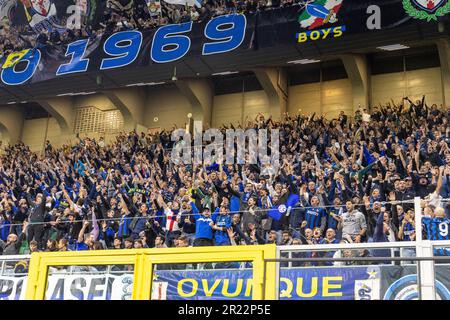 Milano, Italien - Mai 16 2023 - F.C. Internazionale gegen A.C. Mailand Champions League Halbfinale – f.c. internazionale Fans feiern Sieg Kredit: Kines Milano/Alamy Live News Stockfoto