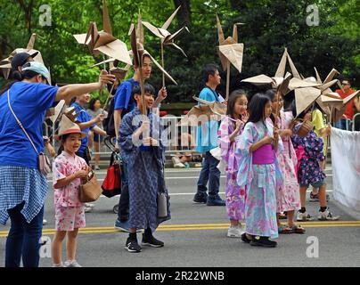 New York, USA. 13. Mai 2023. Die Teilnehmer nehmen am 13. Mai 2023 an der Japan Parade 2023 in New York, USA, Teil. Kredit: Li Rui/Xinhua/Alamy Live News Stockfoto